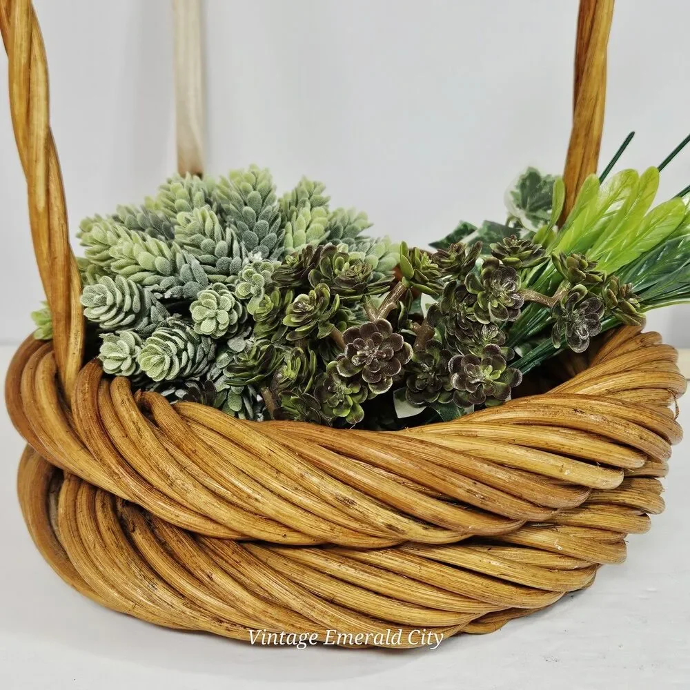 Vtg Wicker Basket with Handle Round Honey Willow Primitive Very Sturdy Handmade